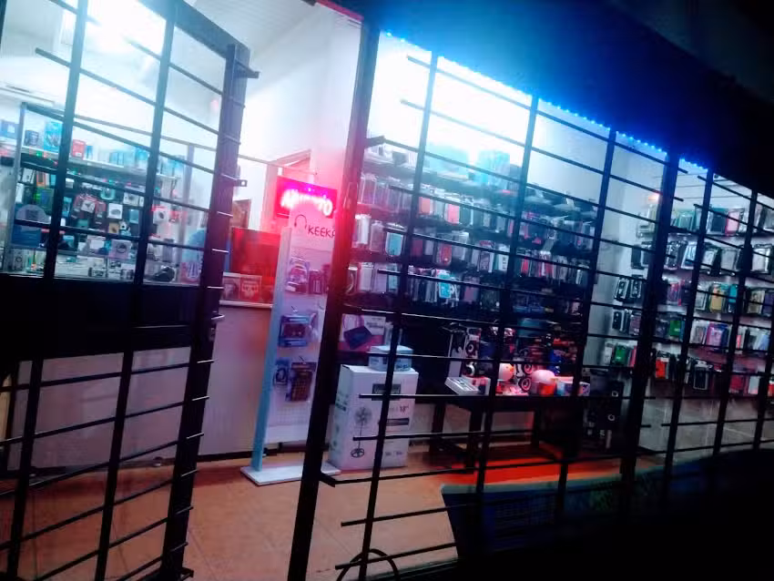 Cae Tienda de Celulares e Informatica