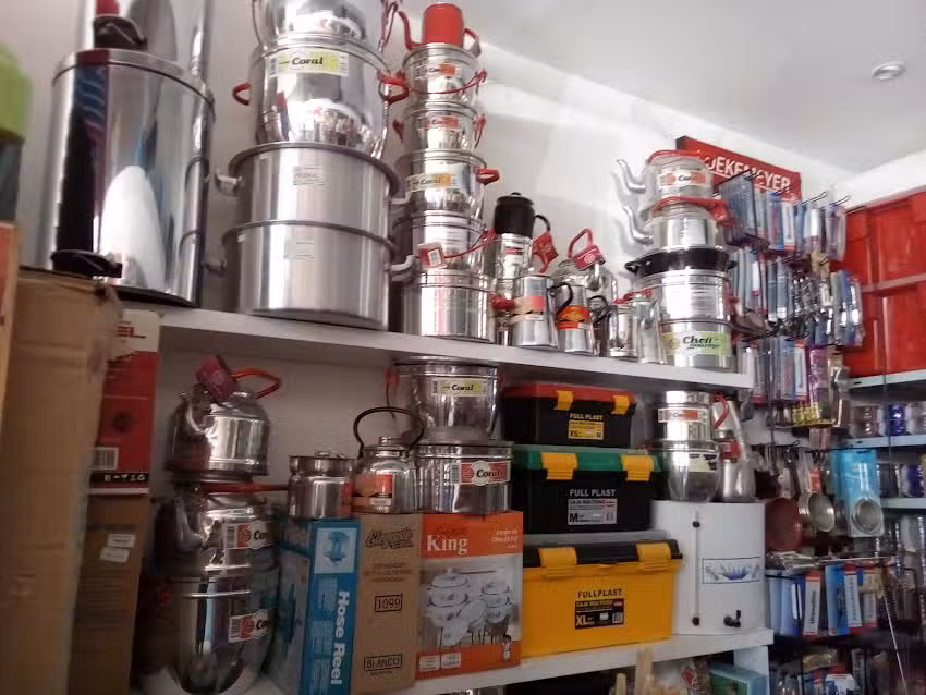 La Plastiqueria Bazar Y Ferreteria